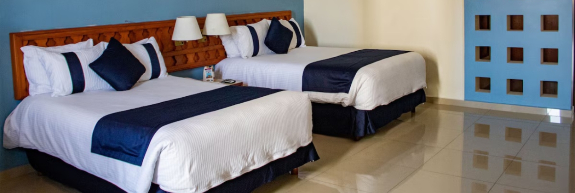 <p>En esta habitación podrá disfrutar de una estancia cómoda y relajante en compañia de toda su familia.</p>
